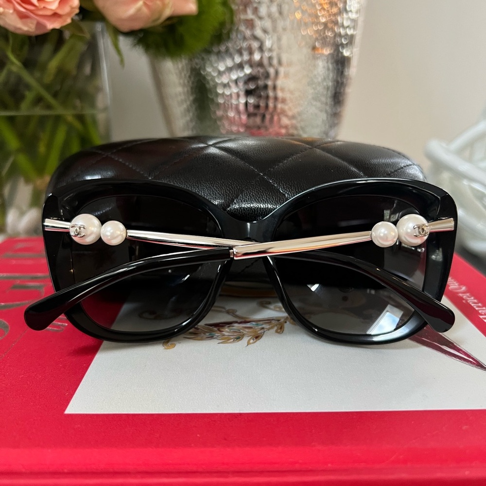 CHANEL Sunglasses Black Pearl Polarized